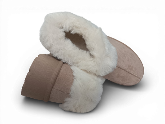 Zueco con pelo sintético