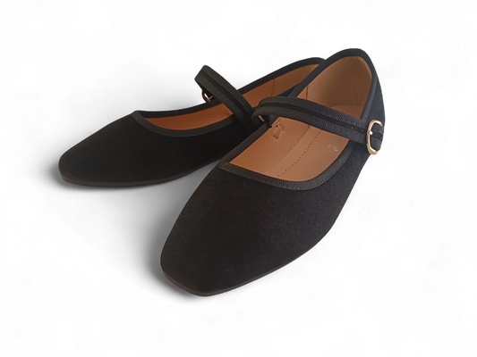 Bailarina negra con correa