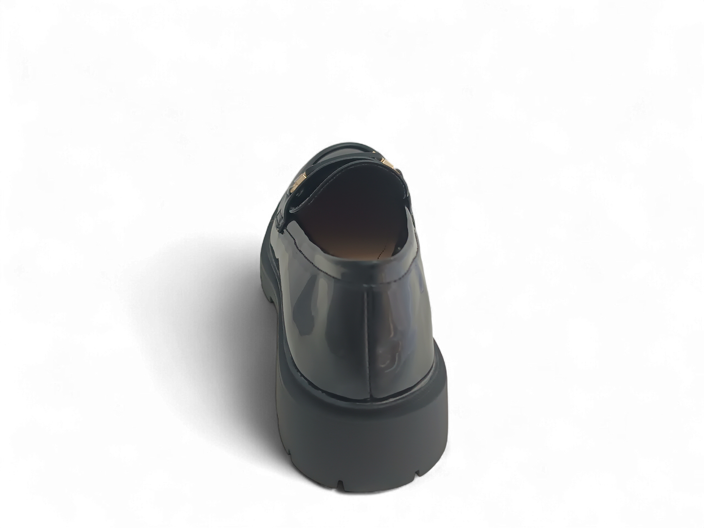 Mocasines Negros Charol con Herraje Dorado