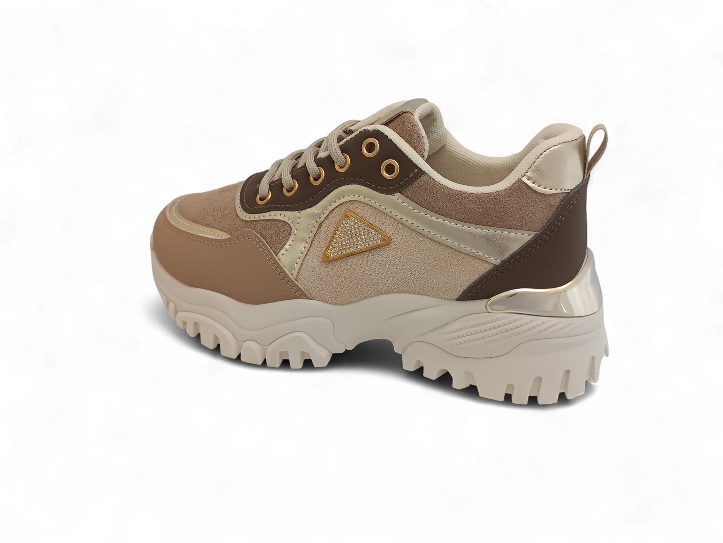 Zapatilla beige con detalles dorados