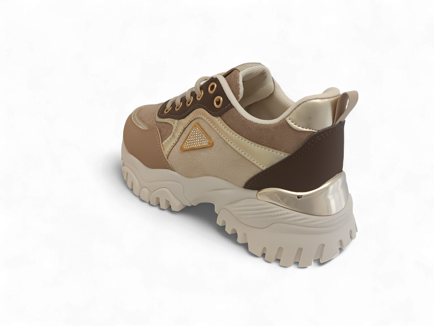 Zapatilla beige con detalles dorados