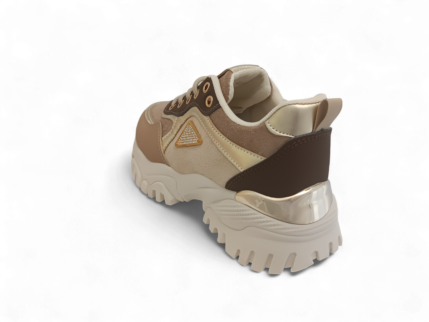 Zapatilla beige con detalles dorados