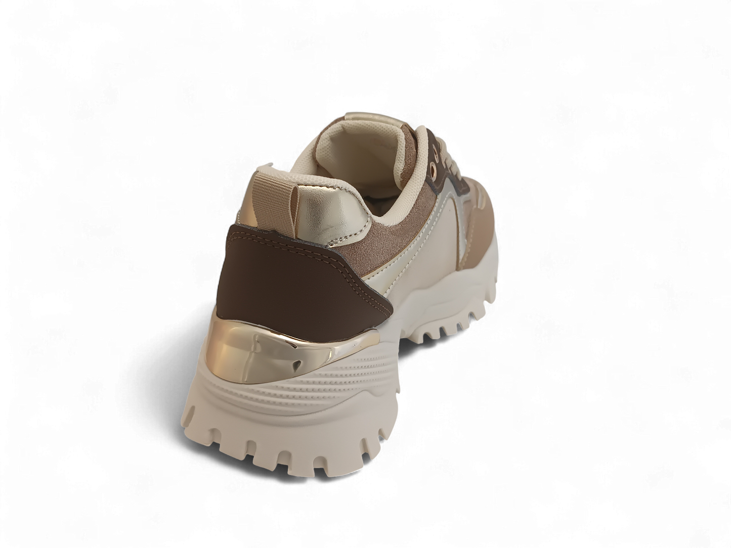 Zapatilla beige con detalles dorados