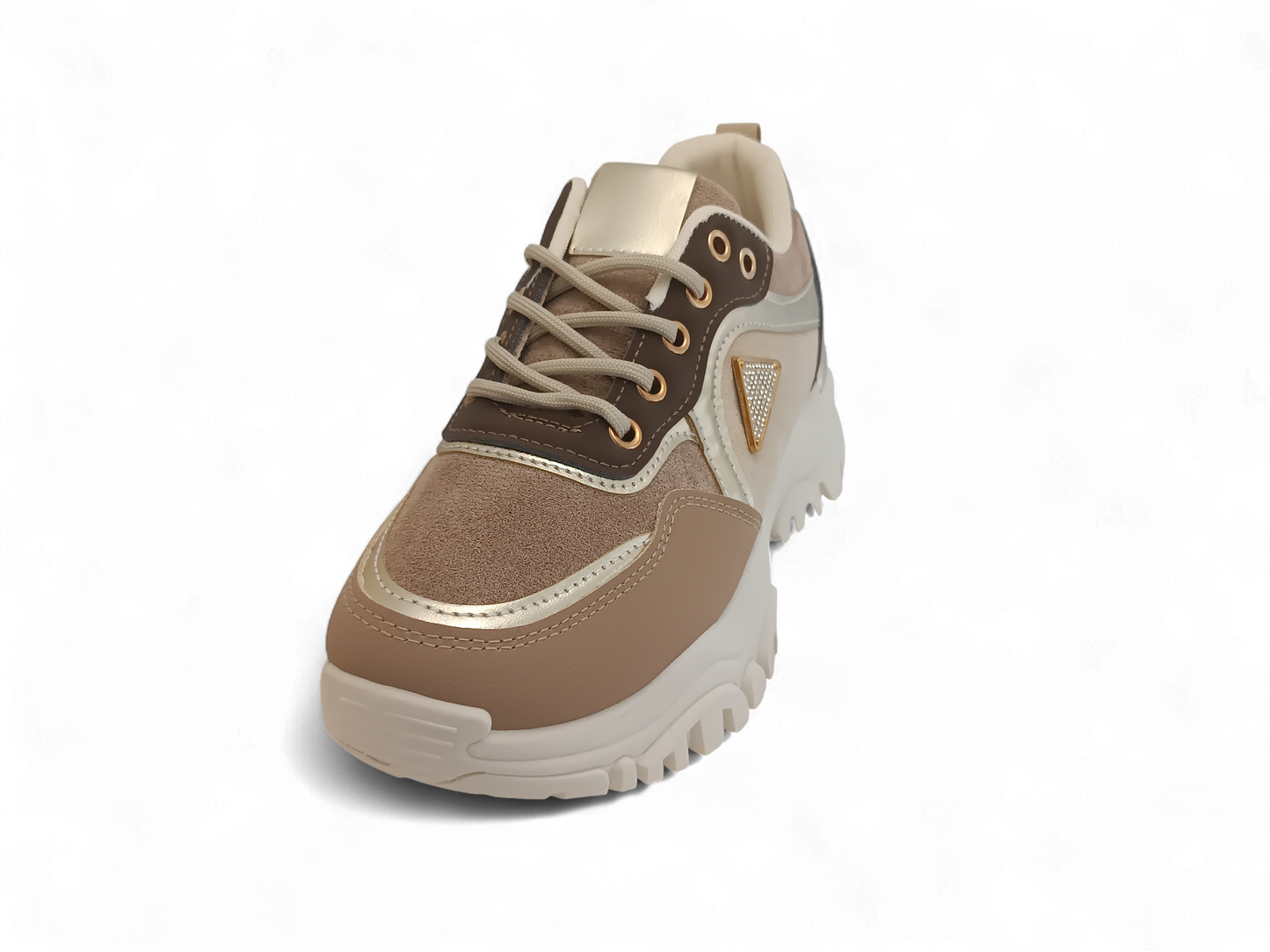 Zapatilla beige con detalles dorados