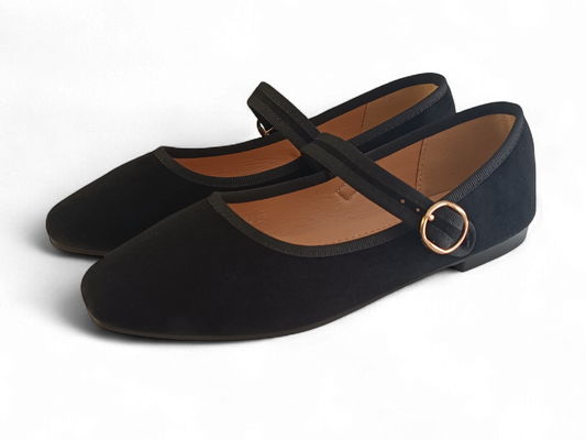 Bailarina negra con correa