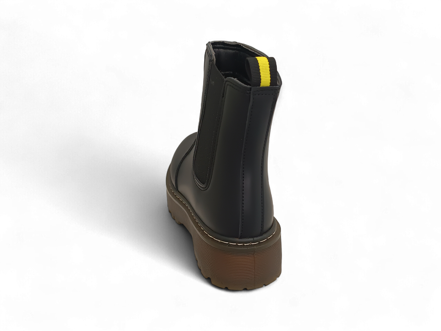 Botín negro de suela gruesa