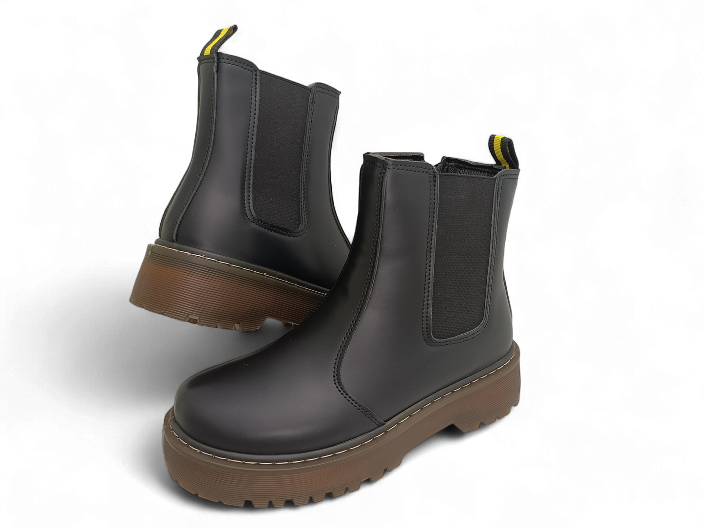 Botín negro de suela gruesa