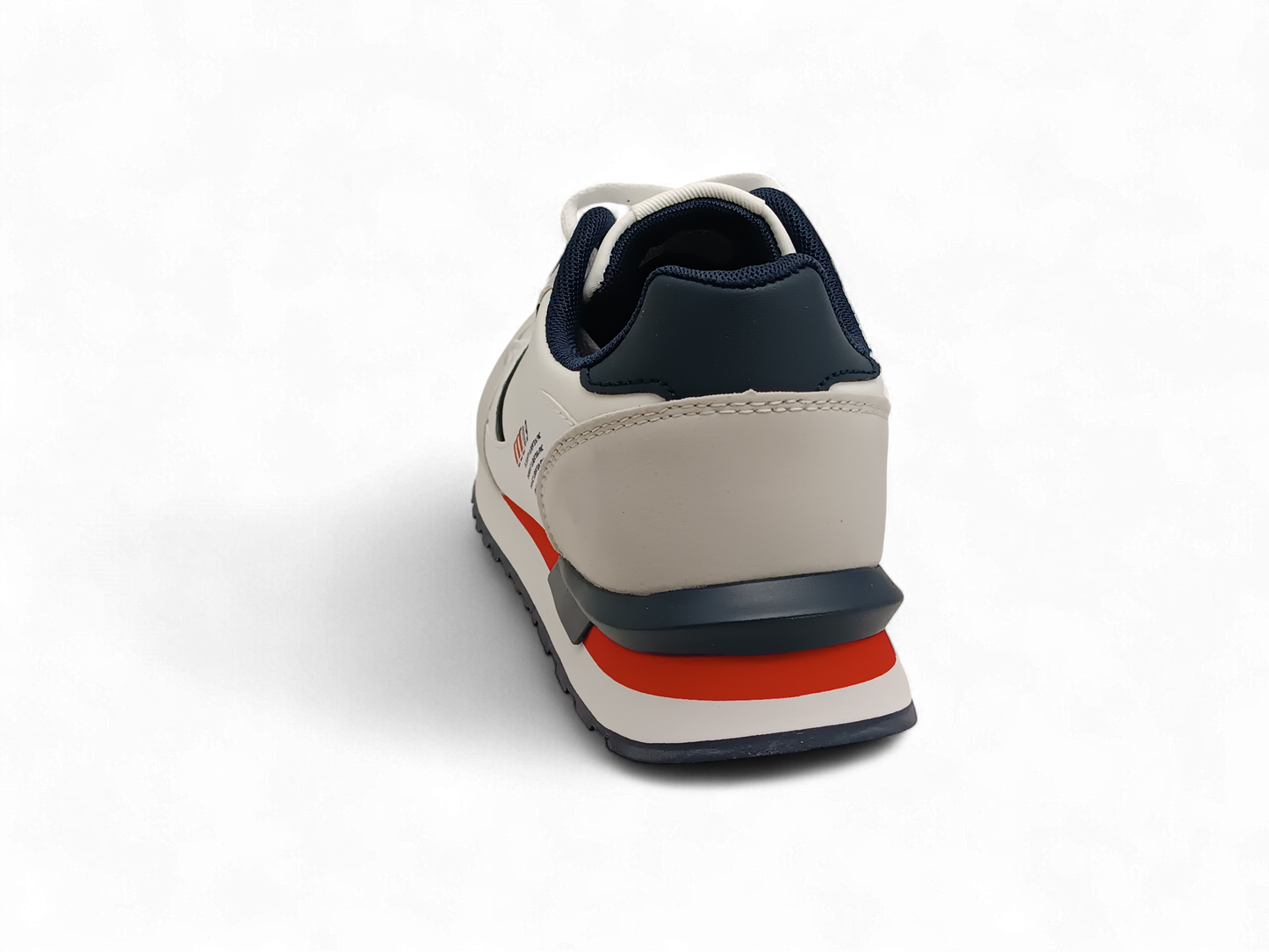 Zapatillas deportivas en blanco y beis