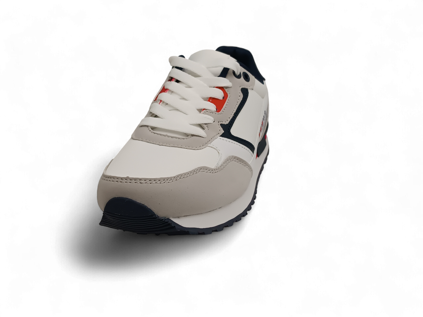 Zapatillas deportivas en blanco y beis